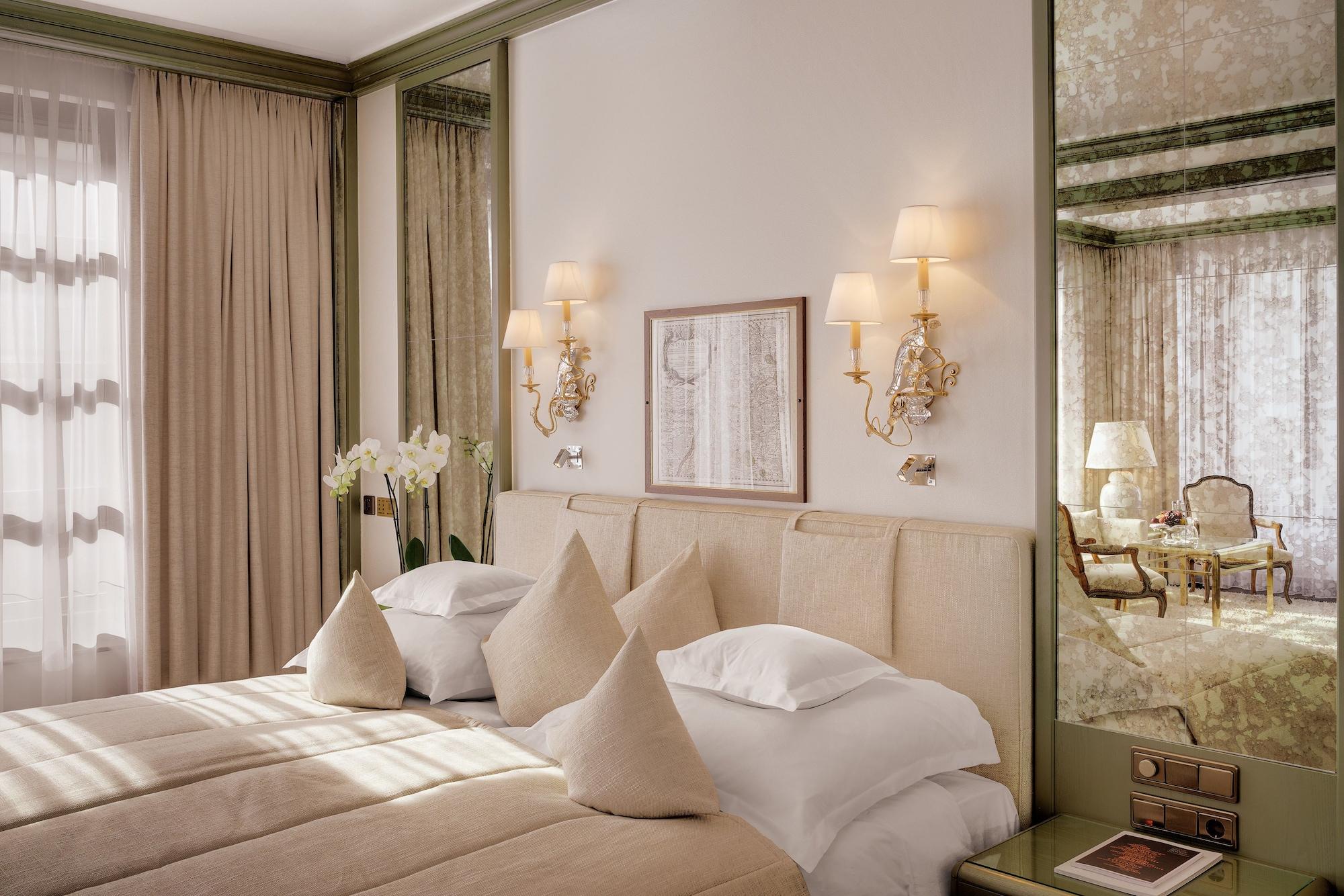 Hotel Europaeischer Hof Heidelberg, Bestes Hotel Deutschlands In Historischer Architektur Exteriör bild A bedroom at the Mandarin Oriental, Munich