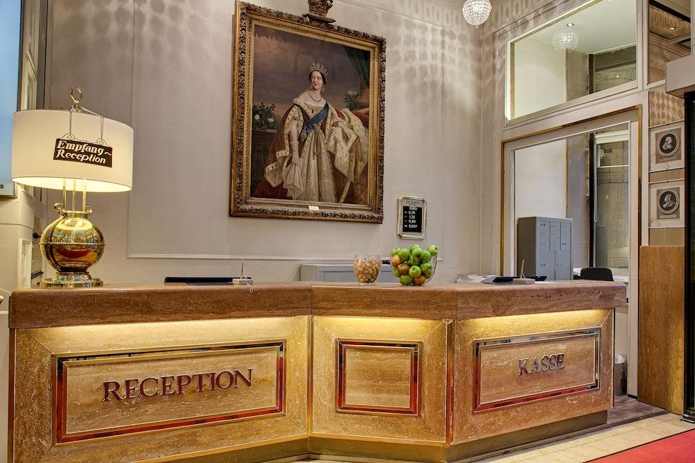 Hotel Europaeischer Hof Heidelberg, Bestes Hotel Deutschlands In Historischer Architektur Exteriör bild Reception desk at the hotel