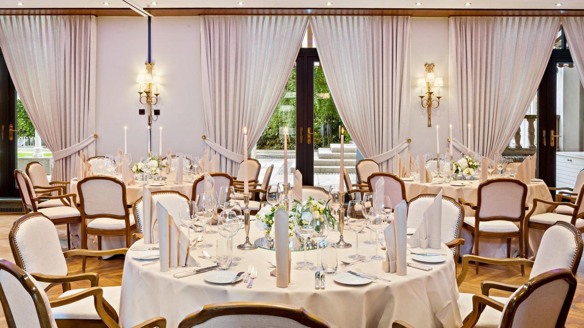 Hotel Europaeischer Hof Heidelberg, Bestes Hotel Deutschlands In Historischer Architektur Exteriör bild The ballroom at the Mandarin Oriental, Munich