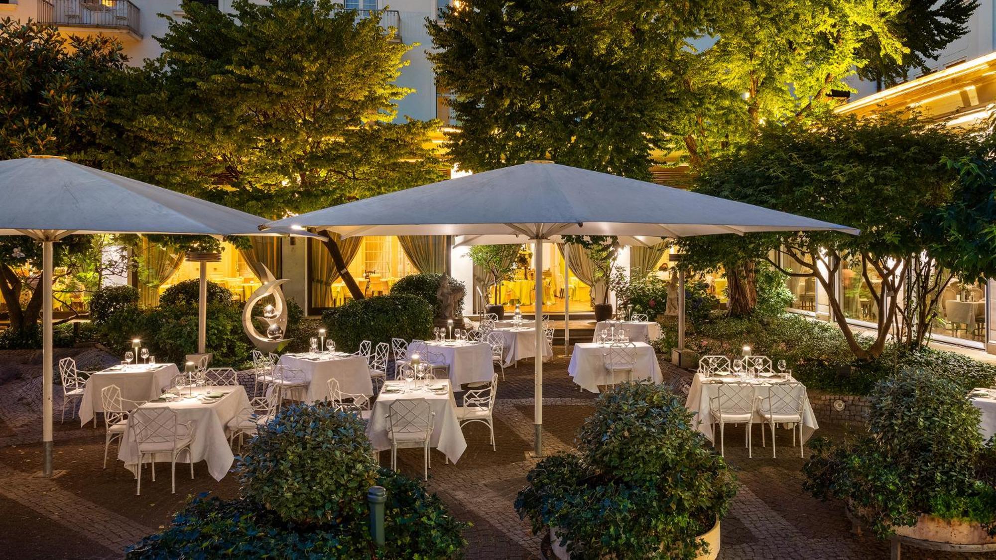 Hotel Europaeischer Hof Heidelberg, Bestes Hotel Deutschlands In Historischer Architektur Exteriör bild The restaurant's garden