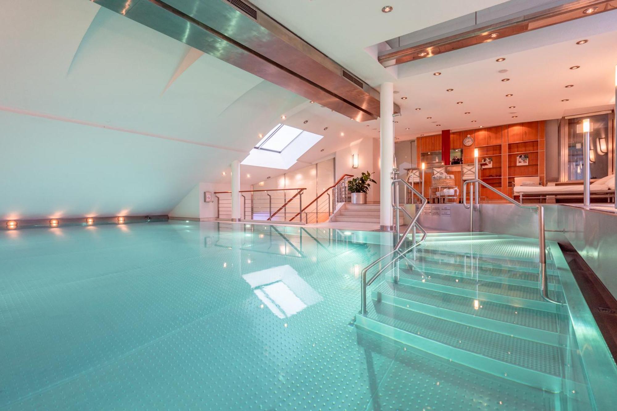 Hotel Europaeischer Hof Heidelberg, Bestes Hotel Deutschlands In Historischer Architektur Exteriör bild The swimming pool