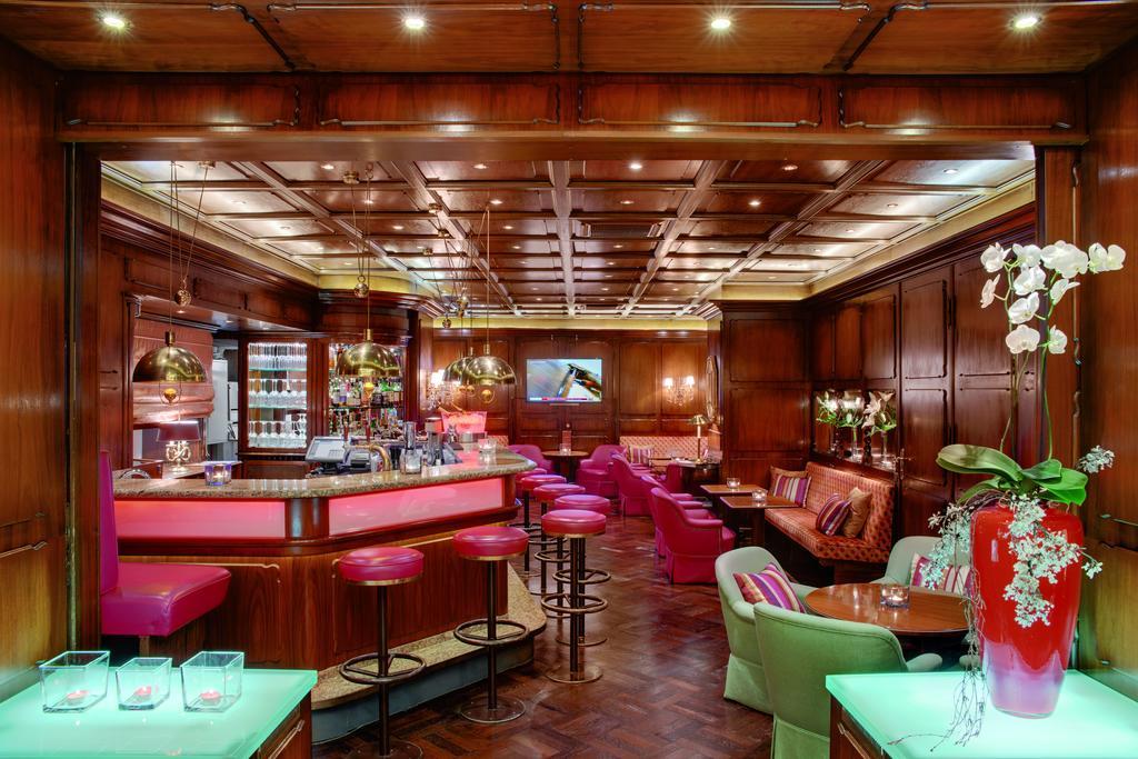 Hotel Europaeischer Hof Heidelberg, Bestes Hotel Deutschlands In Historischer Architektur Exteriör bild The interior of the bar